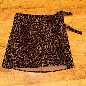 Social Tourist. Mob Wife Trendy Leopard Print Pleated Wrap Mini Skirt A25